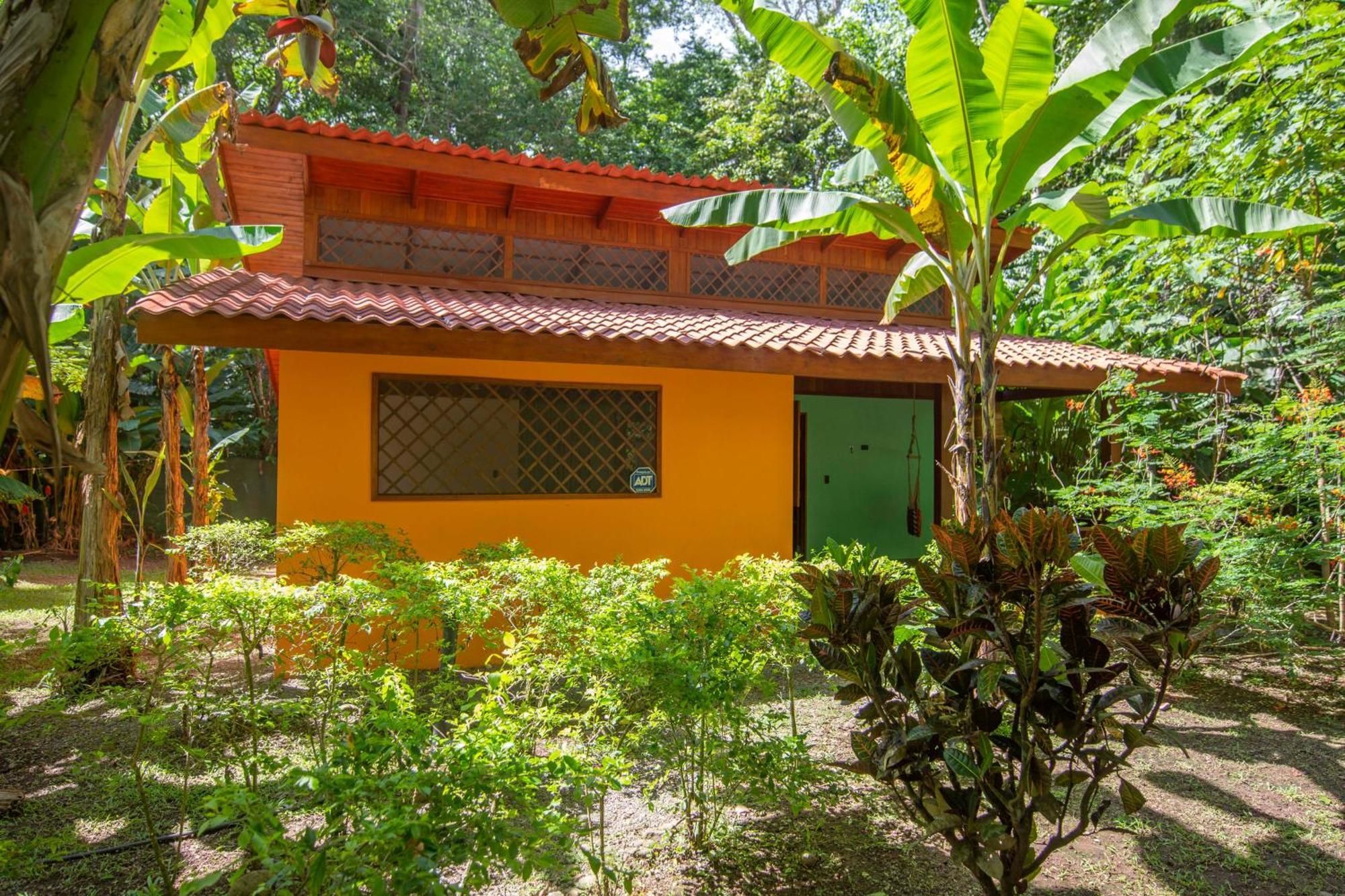 Hotel Casa Merlin Puerto Viejo de Talamanca Exterior photo